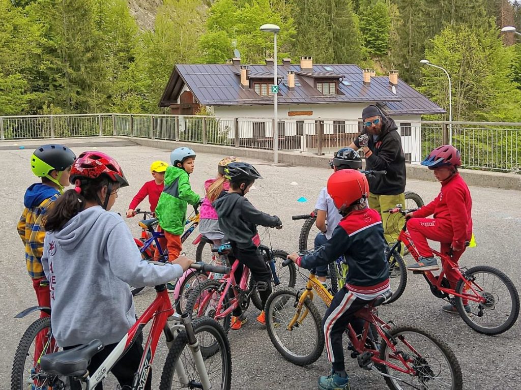 Radical Racing Revolution alle scuole elementari di Falcade: un pomeriggio di scoperta e&nbsp;crescita